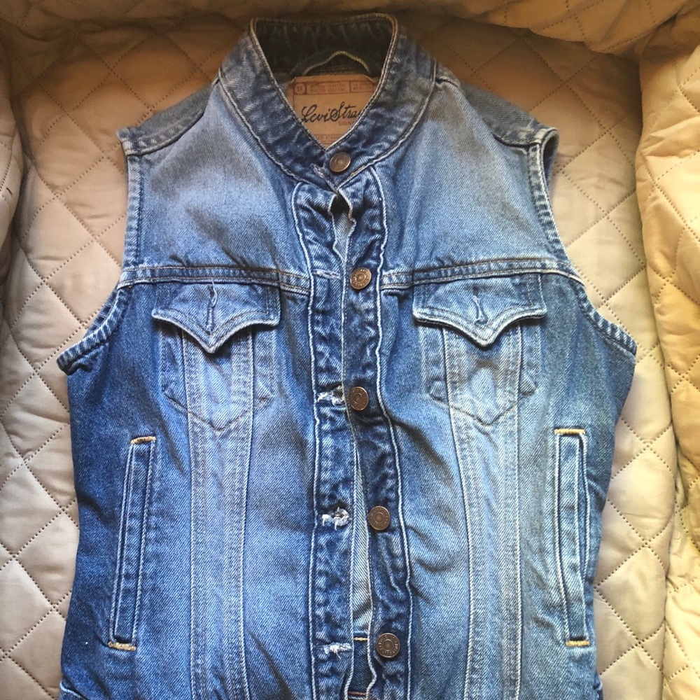 Levi’s Sleeveless Denim Jacket / Vest